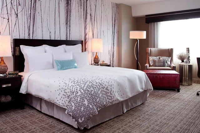 غرفة كلوب بسرير كينج بإطلالة على الحديقة، Renaissance Atlanta Waverly Hotel And Convention Center 3/6