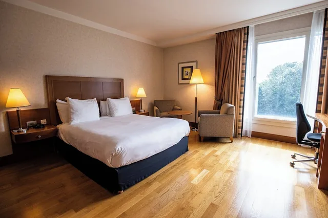 غرفة متصلة بسرير كوين لذوي الإعاقة، Crowne Plaza Brussels Airport 1/3