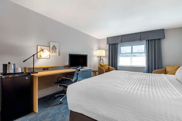 غرفة بسرير كينج لذوي الإعاقة، Clarion Hotel & Conference Centre Abbotsford - Fraser Valley 3/4
