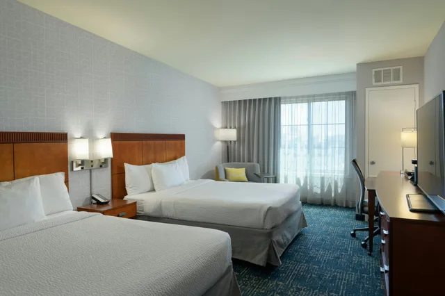 Room, 2 Queen Beds, Courtyard San Diego Old Town 2/3