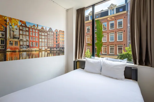 غرفة، easyHotel Amsterdam City Centre 1/1