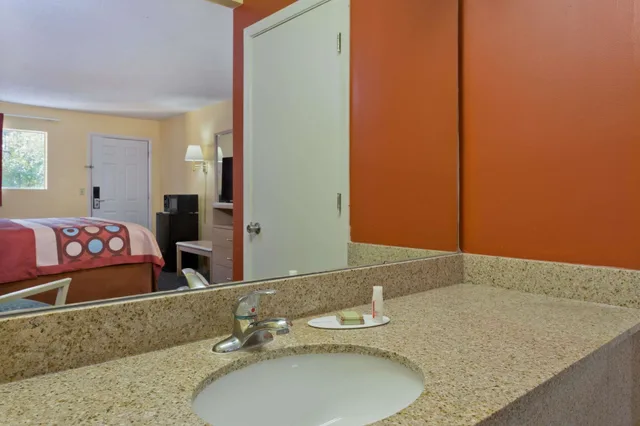 Room, 2 Double Beds, Accessible, Super 8 by Wyndham Chipley 3/3