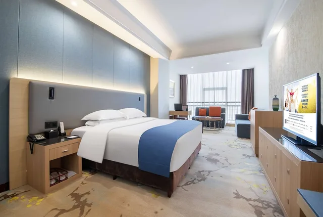 غرفة بزنس بسرير كينج، Ramada by Wyndham Linyi North 1/3