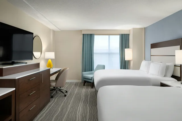 Room, 2 Queen Beds, DoubleTree by Hilton Hotel Norfolk Airport 2/2
