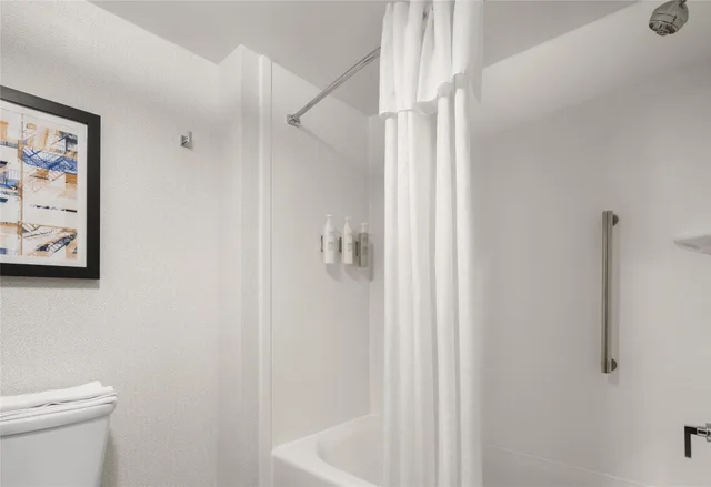 جناح بسرير كينج بغرفة نوم واحدة بحوض استحمام لذوي الإعاقة، Homewood Suites by Hilton Boston Brookline Longwood Medical 3/3