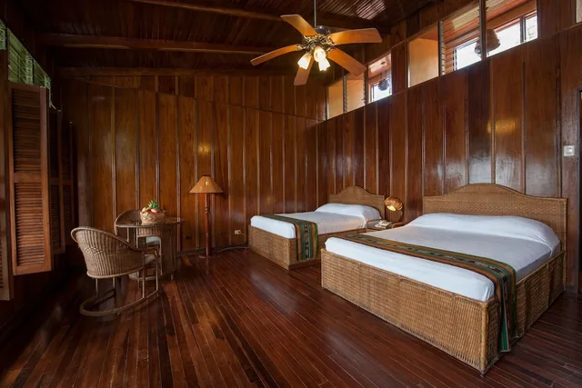 غرفة جونيور بسريرين مزدوجين مع أريكة، Arenal Lodge 4/6