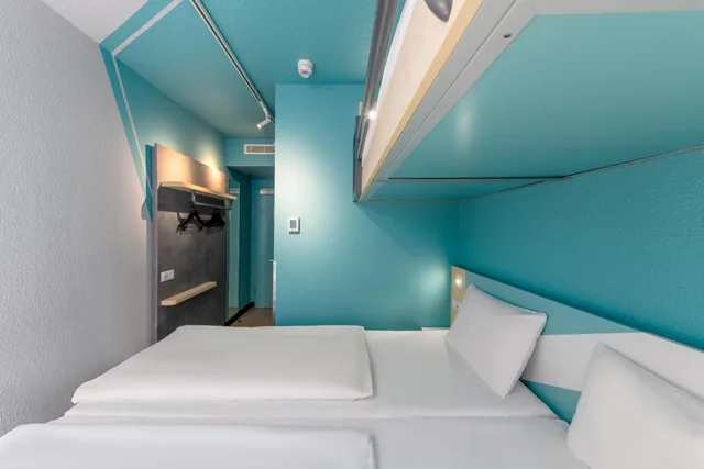غرفة ثلاثية صغيرة بحمام خاص، ibis budget Hamburg St Pauli Messe 4/10