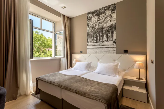 غرفة سوبيريور بسرير كوين بإطلالة على المدينة مع أريكة، Cornaro Hotel 1/9