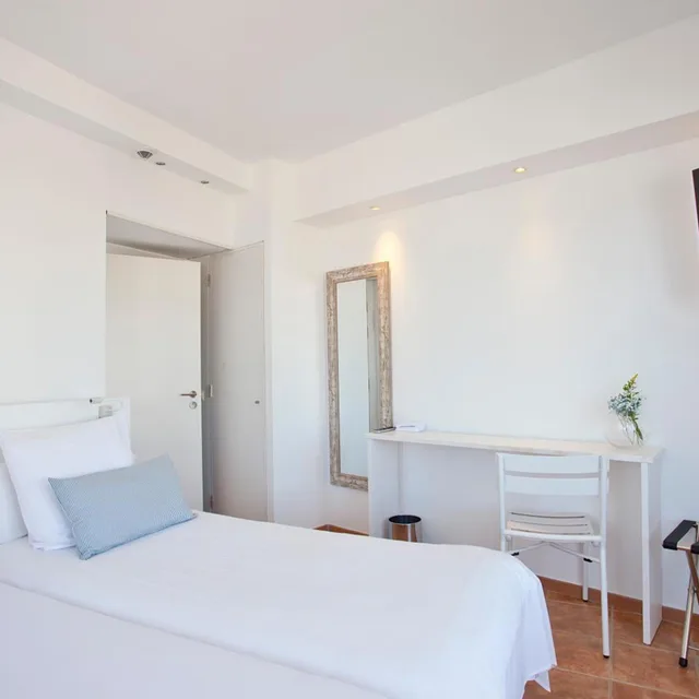 غرفة ثلاثية بسرير فردي، Galaxia Boutique Hotel 1/9
