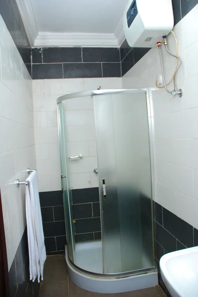 Executive, Suite, Queen Bed, Wing 2, KNIGHTSBRIDGE HOTEL 2/2