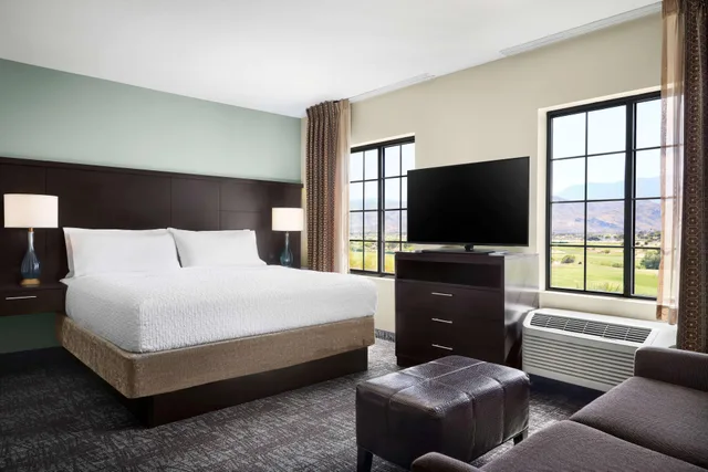 جناح استوديو بسرير كوين بإطلالة لذوي الإعاقة، Homewood Suites by Hilton Cathedral City Palm Springs 1/3