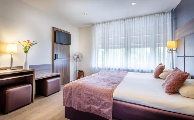 غرفة قياسية بسرير كوين، Hotel Victorie 1/6