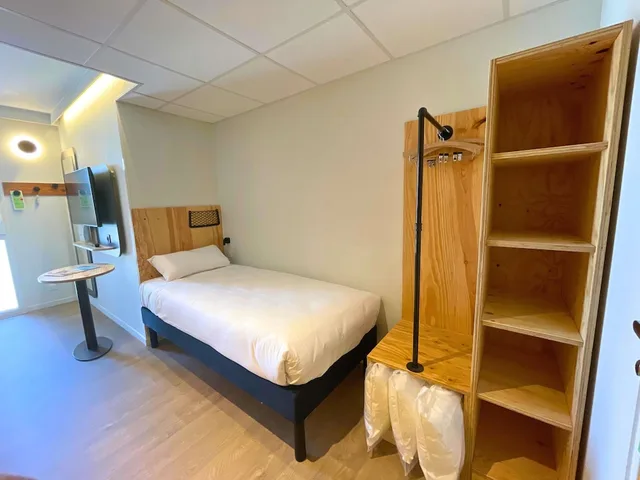 Pop, 1 Double and 1 Single Bed، greet hotel Castets Coeur des Landes 2/4