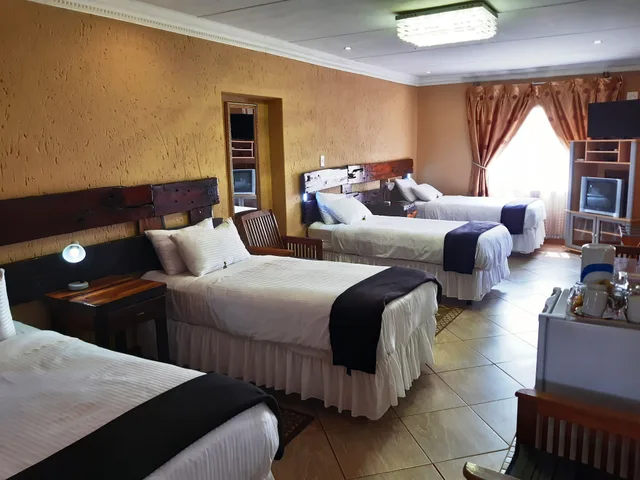 غرفة عائلية بأربعة أسرّة، Acre Of Africa Guest Venue 1/3