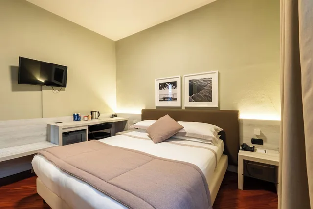 Small Double, No Elevator، Hotel Centrale 2/4