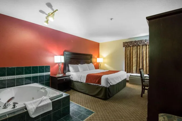غرفة بسرير مزدوج، Comfort Inn & Suites Calgary Airport - South 4/4