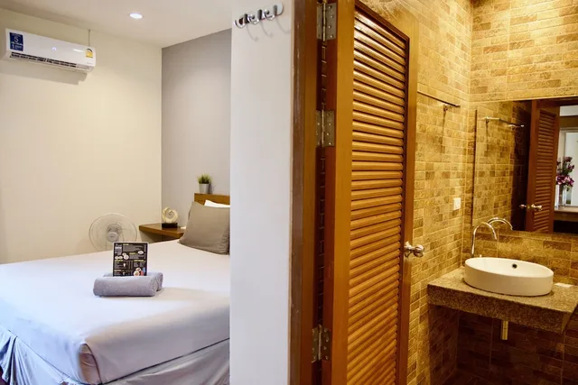 Superior, Queen Bed, Pool Access، Cha Am My House 4/4