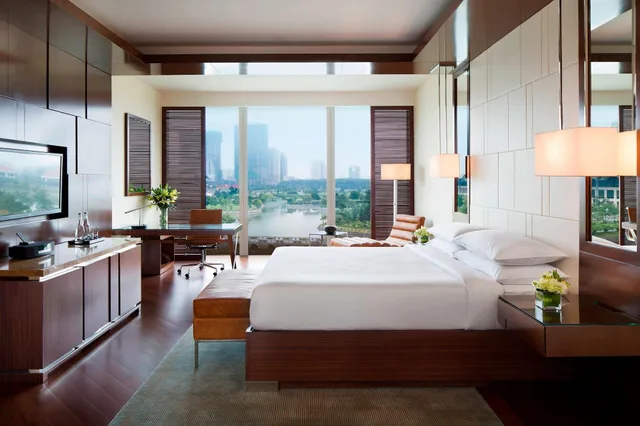 غرفة ديلوكس بسرير كينج بإطلالة على البحيرة، Jw Marriott Hotel Hanoi 2/10