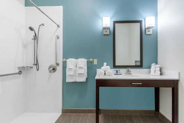 غرفة بسرير كينج لذوي الإعاقة، Sleep Inn & Suites Monroe - Woodbury 5/5