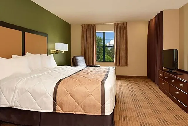 Room, King Bed, MainStay Suites Rochester South Mayo Clinic 6/10