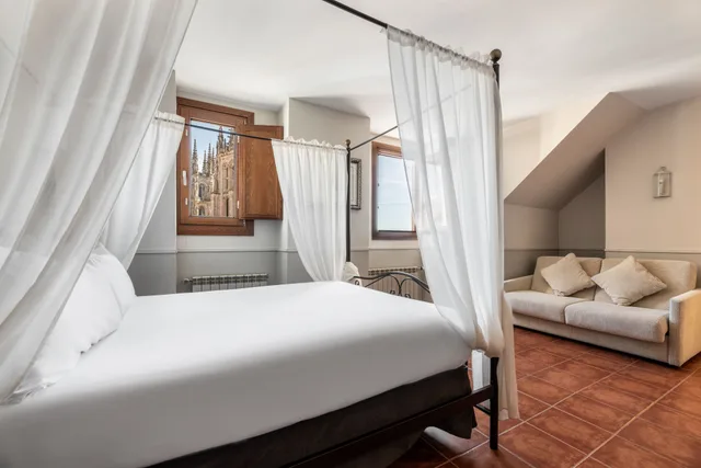 Room, Double Bed, Cathedral View، Crisol Meson Del Cid 2/5