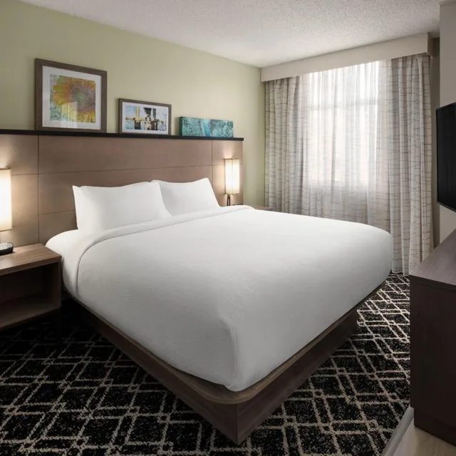 استوديو بسرير كينج مع أريكة بحوض استحمام لذوي الإعاقة، Residence Inn By Marriott Portland Downtown Riverplace 1/6