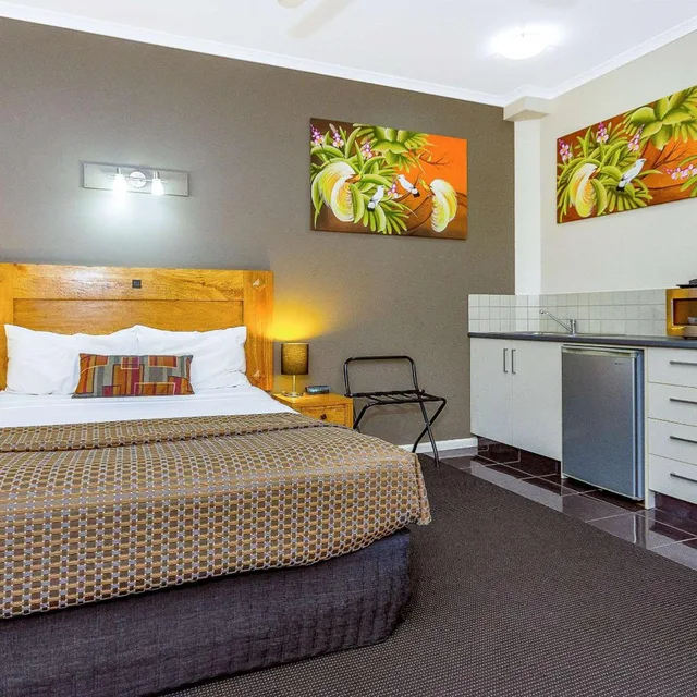 غرفة تنفيذية بمطبخ صغير، Quality Hotel Darwin Airport 1/2