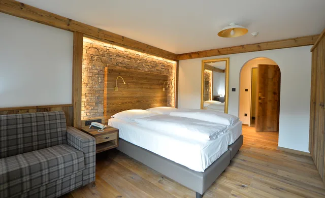 غرفة سوبيريور بسرير مزدوج بشرفة، Post Seefeld - Wellnesshotel Tirol 2/4