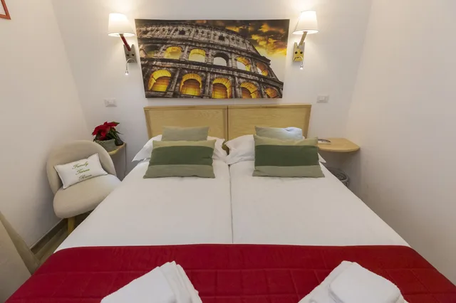 غرفة كلاسيكية رباعية بسريرين منفصلين بشرفة مع أريكة، Flatinrome Deluxe Rooms 9/10