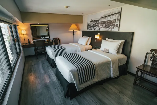 لوفت بسرير كوين وسريرين منفصلين بغرفتي نوم، 1898 Hotel Colonia En Las Filipinas 4/8