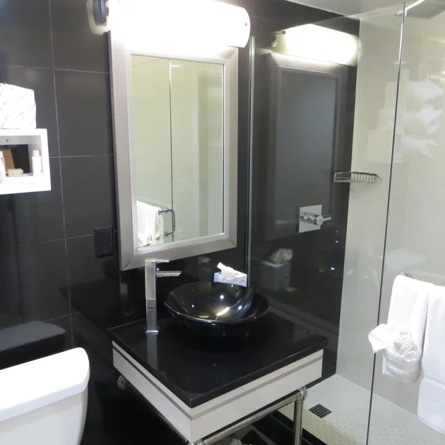 جناح بشرفة، Lotus Boutique Inn Suites 8/10
