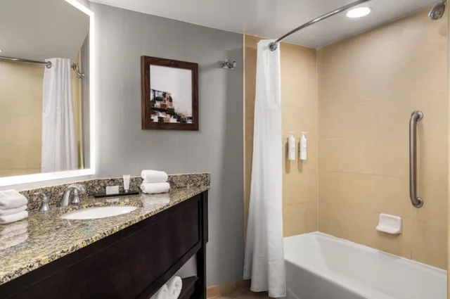جناح بسريرين كوين بغرفتين، Embassy Suites by Hilton Birmingham 2/2