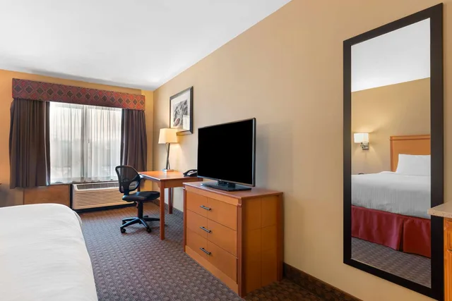 غرفة بسرير كينج لذوي الإعاقة، Best Western Plus Olympic Inn 3/4