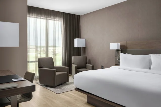 جناح بسرير كينج مع أريكة، AC Hotel by Marriott Jackson Ridgeland 1/1