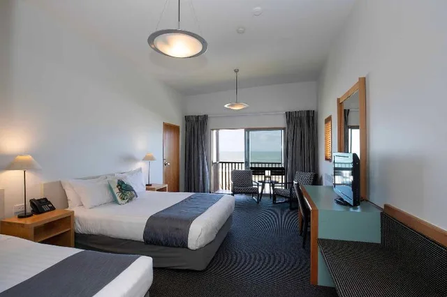 غرفة غراند ثلاثية بإطلالة على البحر بشرفة، Scenic Hotel Punakaiki 1/1