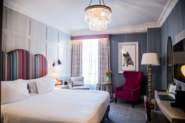 غرفة عائلية بسرير كينج مع أريكة، The Francis Hotel 1/10