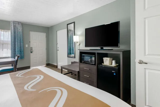 Room, King Bed, Accessible, Quality Inn Bradenton North I-75 7/8