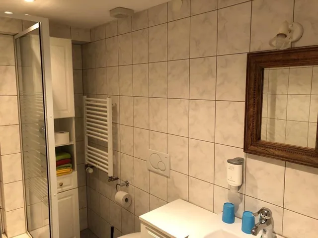 غرفة قياسية بسرير كوين، Gastehaus Balthasar Neumann 2/2