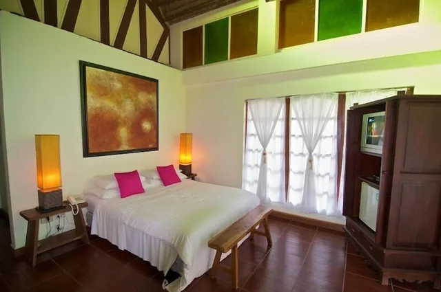 فيلا بسرير كوين، Hoyohoy Villas 1/2