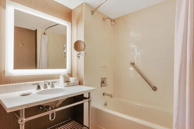 غرفة بسريرين كوين في طابق مرتفع، Sheraton Tarrytown Hotel 3/4