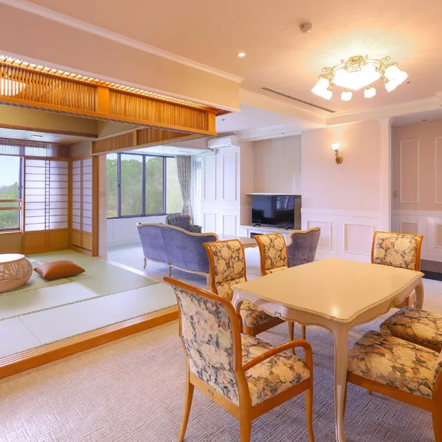 جناح داخلي ياباني غربي بأرضية تاتامي بحوض استحمام، Hotel Kisoji 2/2