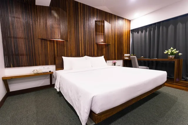 Executive, Suite, King Bed, Pool View, Sofa, Hotel Somadevi Boutique 7/10