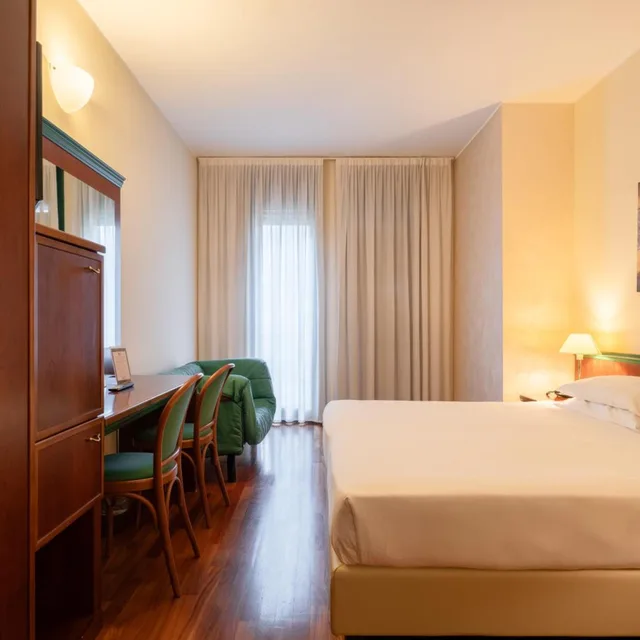 Room, King Bed, Hotel Raffaello 4/5