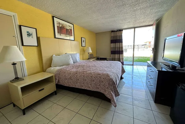 غرفة بسرير كوين، Ramada by Wyndham Lumberton NC North 2/2