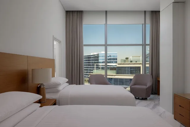 شقة ركنية بسريرين مزدوجين بشرفة بـ3 غرف نوم، Marriott Marquis Dubai Creek 1/8
