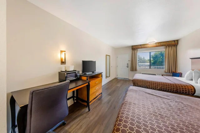 غرفة قياسية بسريرين كوين، Rodeway Inn At Nevada State Capitol 6/7