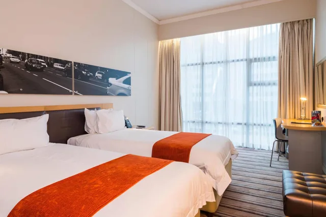 غرفة بسريرين منفصلين بإطلالة على المدينة، Protea Hotel by Marriott Gaborone Masa Square 8/8