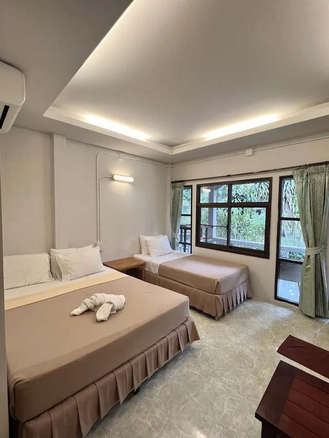 غرفة قياسية بسرير مزدوج وسرير فردي، Pen S Bungalow 6/10