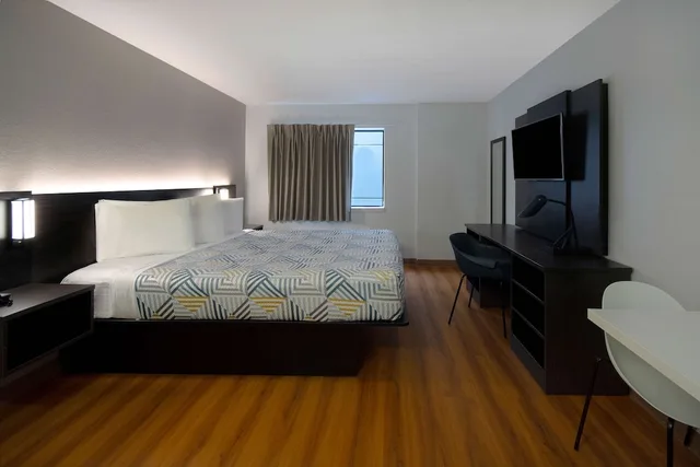 غرفة قياسية بسرير مزدوج، Motel6 Merrillville, IN 3/8