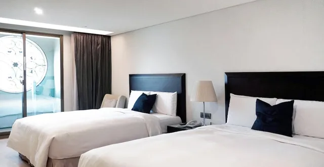 غرفة قياسية رباعية بسريرين مزدوجين، Talmud Hotel Kaohsiung Loveriver 1/3